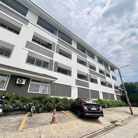 בנגקוק Ruan Plaisoi Apartment מראה חיצוני תמונה