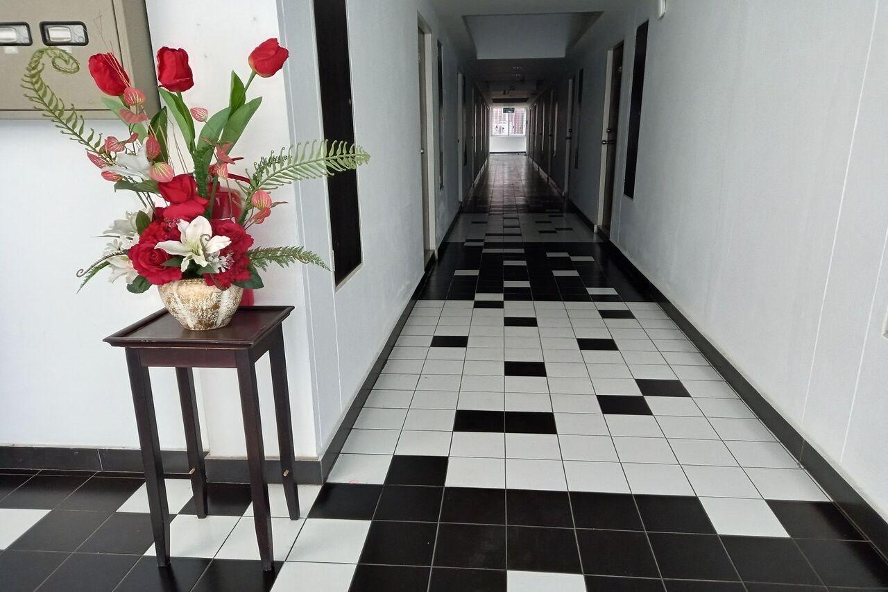 בנגקוק Ruan Plaisoi Apartment מראה חיצוני תמונה