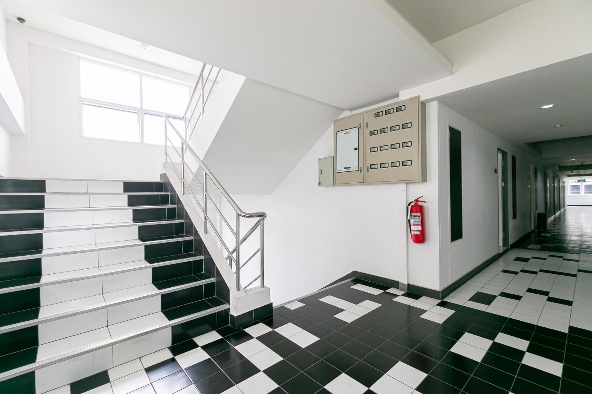 בנגקוק Ruan Plaisoi Apartment מראה חיצוני תמונה