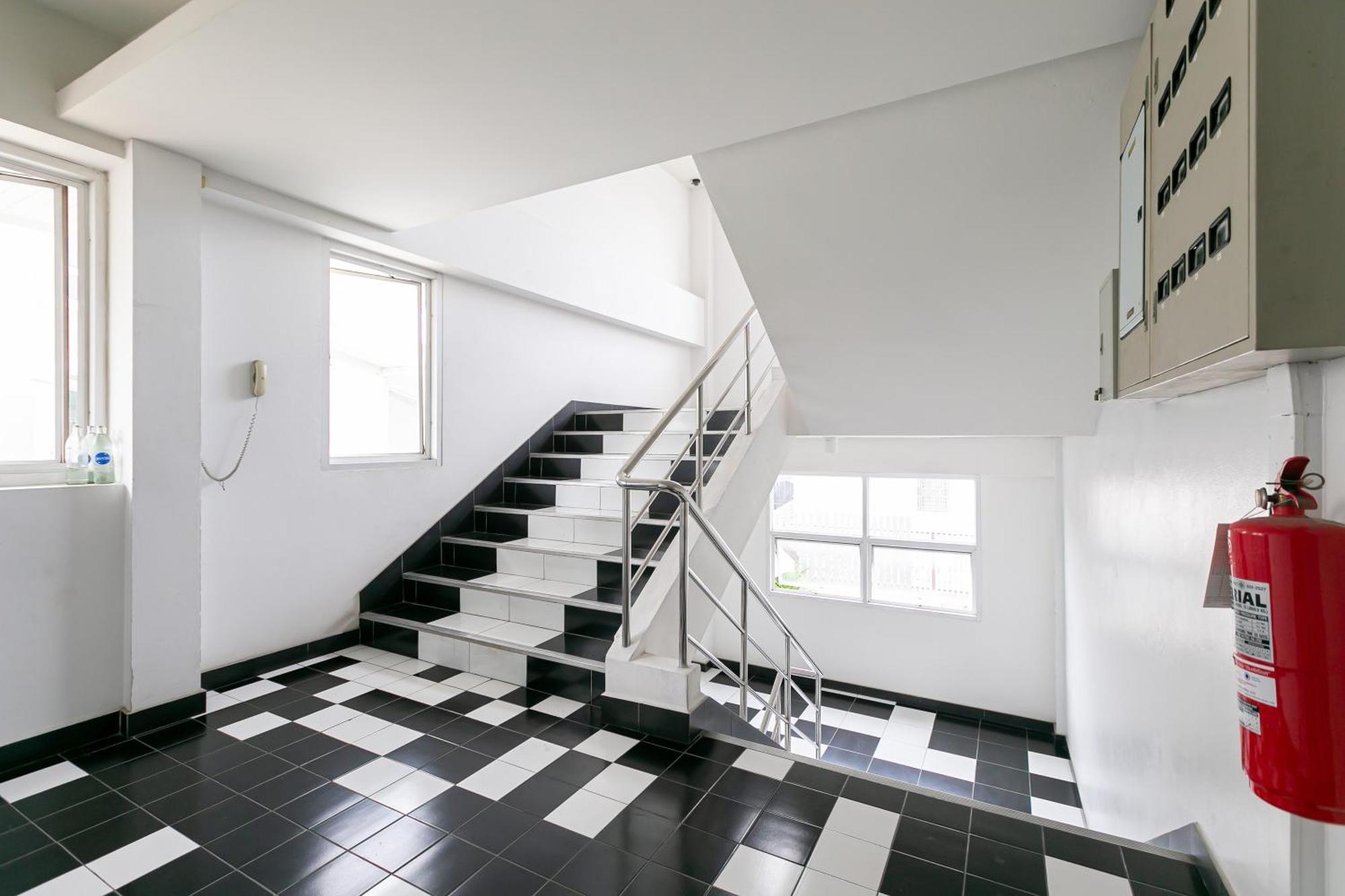 בנגקוק Ruan Plaisoi Apartment מראה חיצוני תמונה
