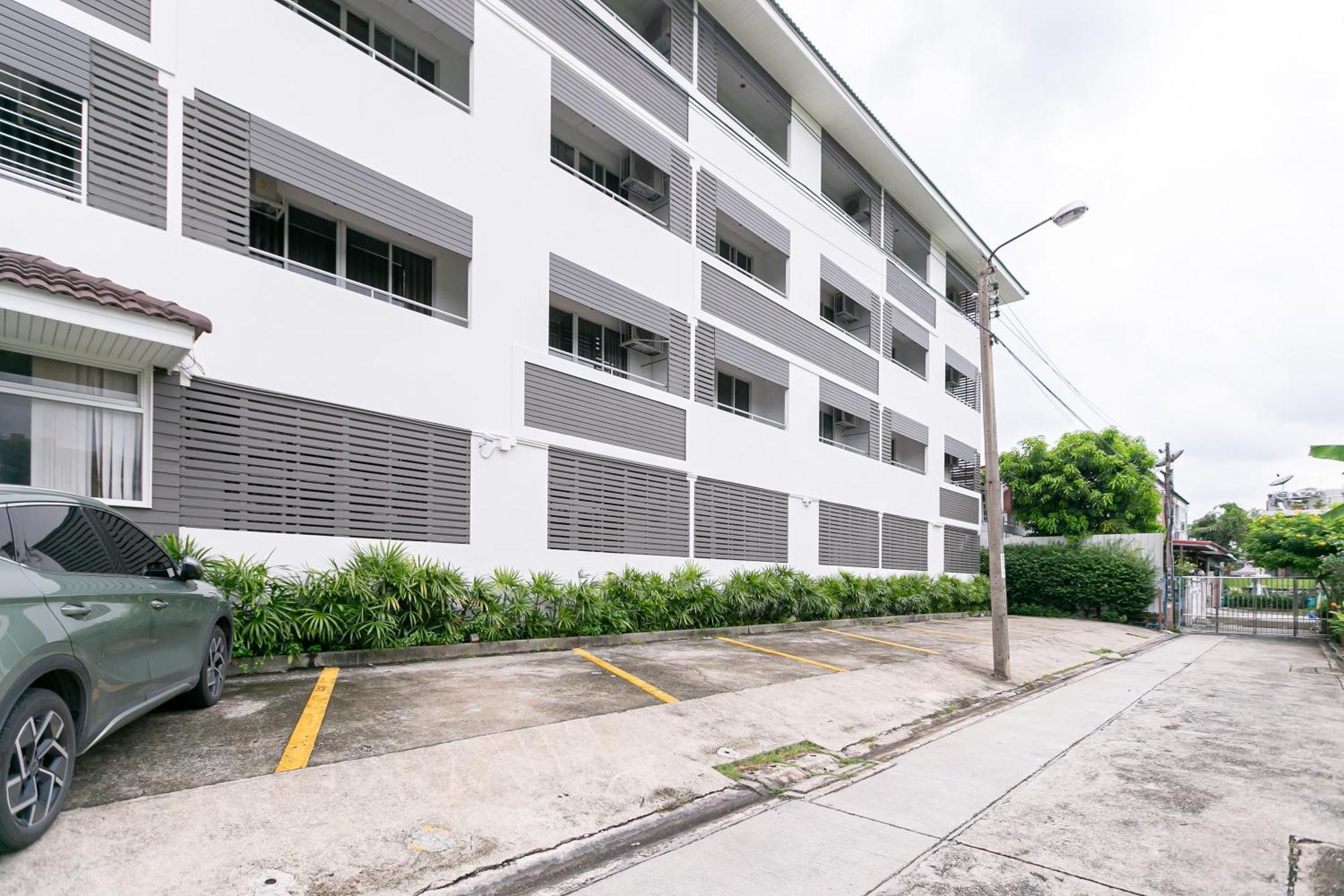בנגקוק Ruan Plaisoi Apartment מראה חיצוני תמונה