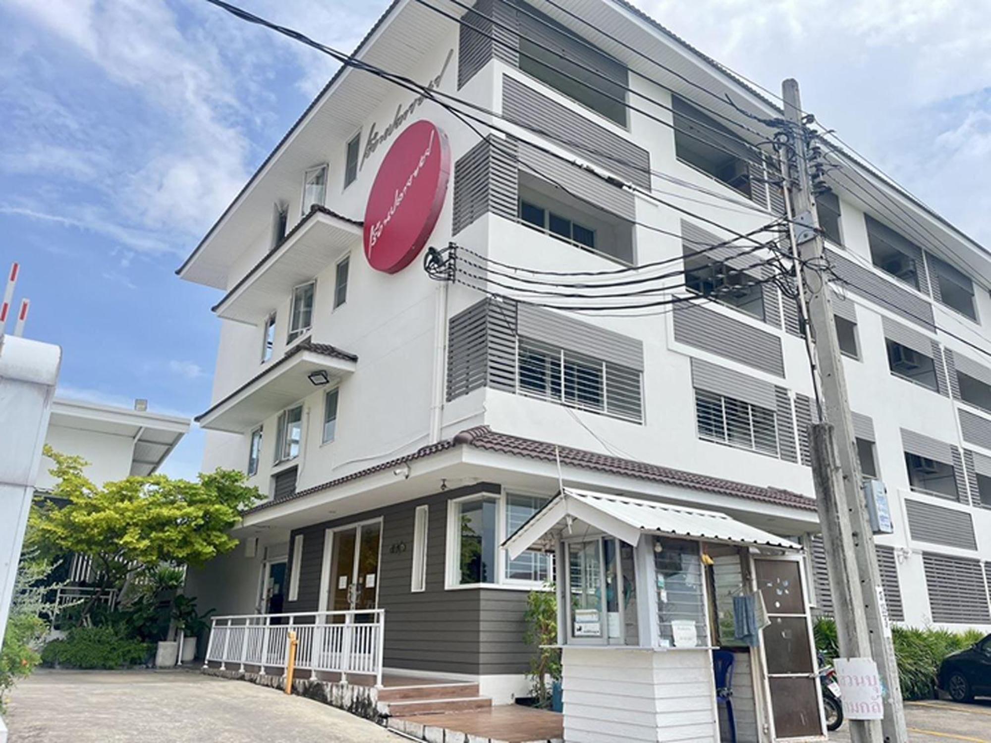 בנגקוק Ruan Plaisoi Apartment מראה חיצוני תמונה