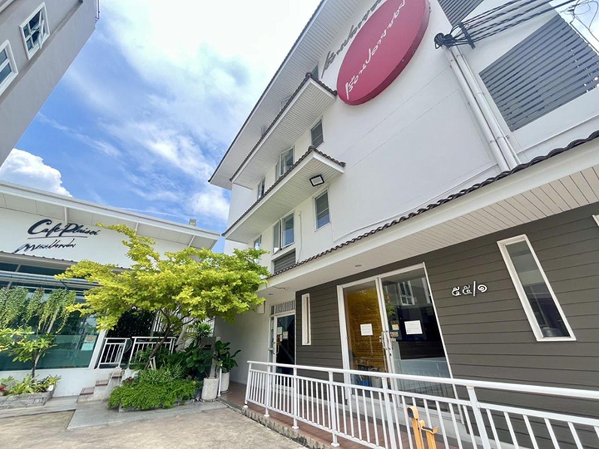 בנגקוק Ruan Plaisoi Apartment מראה חיצוני תמונה